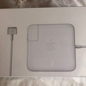 Apple 85W MagSafe 2 power adapter for Mac